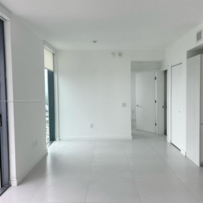 Foto del edificio - 501 NE 31st St