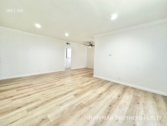 Foto del edificio - 6025 Whitsett Ave