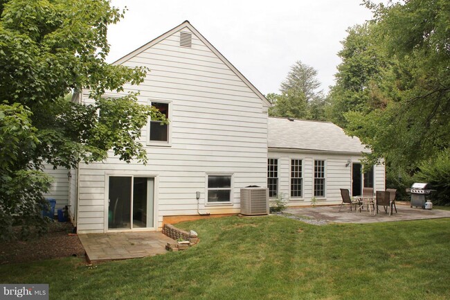 Building Photo - 9120 Falls Chapel Way