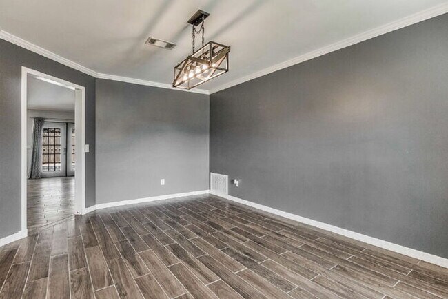 Foto del edificio - Welcome to your dream home! This stunning 4-bedroom, 3-bathroom residence is perfectly situated n...