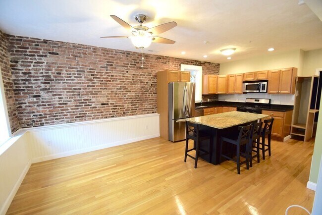 Foto del edificio - 172 Cottage St