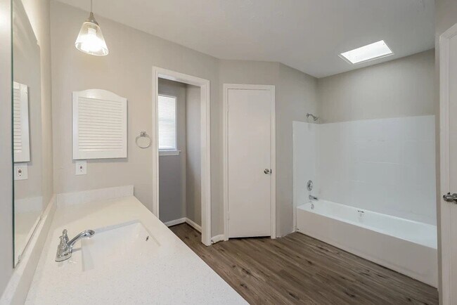 Foto del edificio - 3244 Cherry Springs Dr