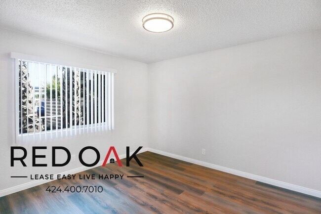Foto del edificio - Bright One Bedroom with Tons of Natural Li...