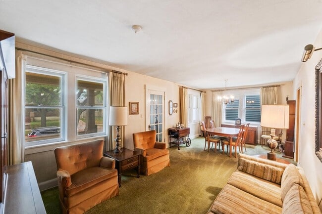 Building Photo - 403 N 69th St