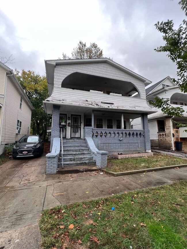 Building Photo - 689 E 126th St