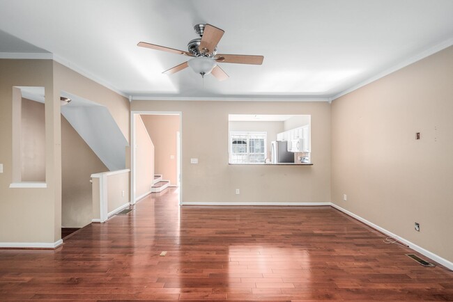 Building Photo - NW Raleigh Townhouse- Available April 10th