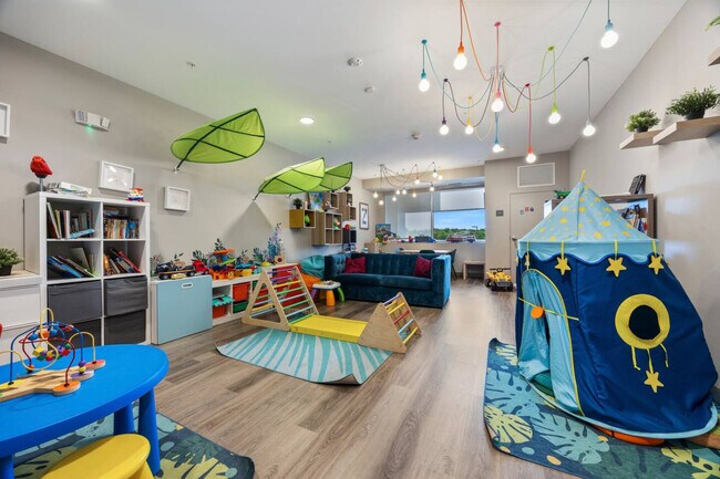 Foto del edificio - 28294 Ferry Rd