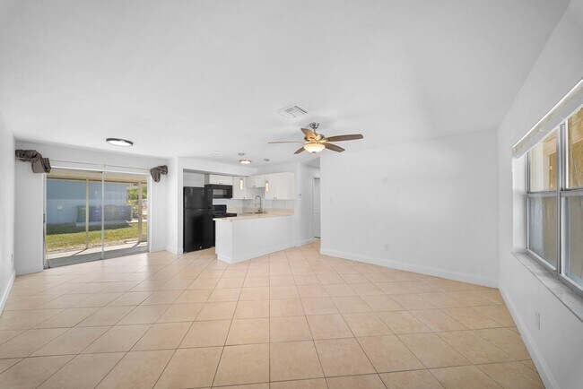 Foto del edificio - 13401-13407 Pine Needle Ln