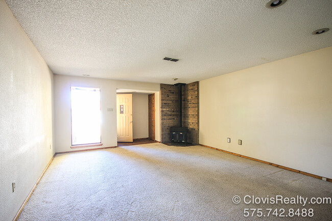 Foto del edificio - 813 Stanton Pl