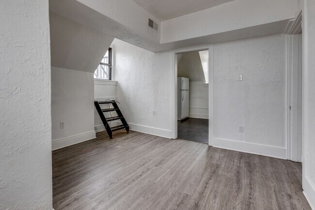 Building Photo - 750 Brownsville Rd