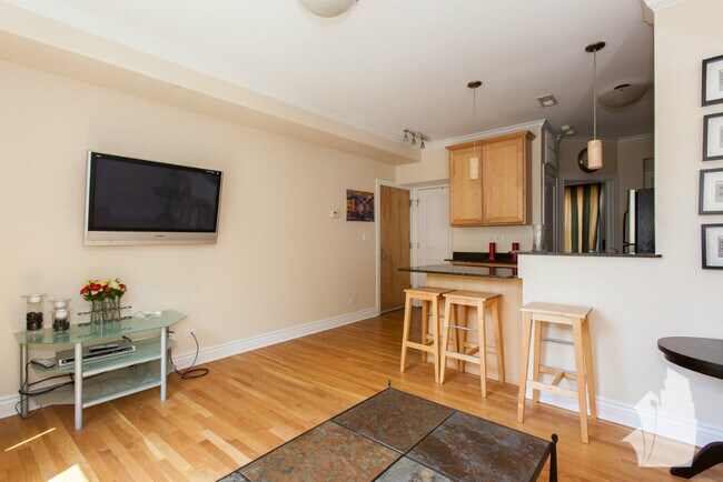 Building Photo - 560 W Deming Pl