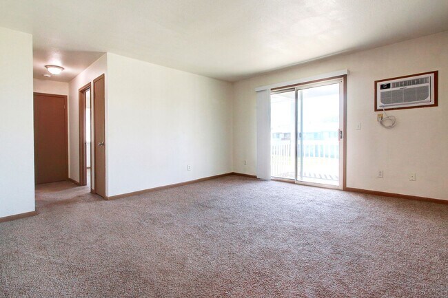 Foto del edificio - 2 BED 1 BATH UPPER LEVEL APARTMENT