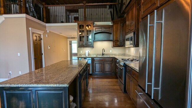 Building Photo - 1715 Summit St