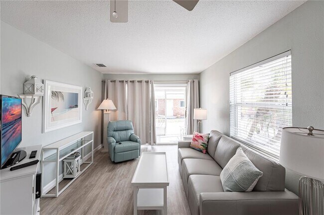 Foto del edificio - 6020 Midnight Pass Rd