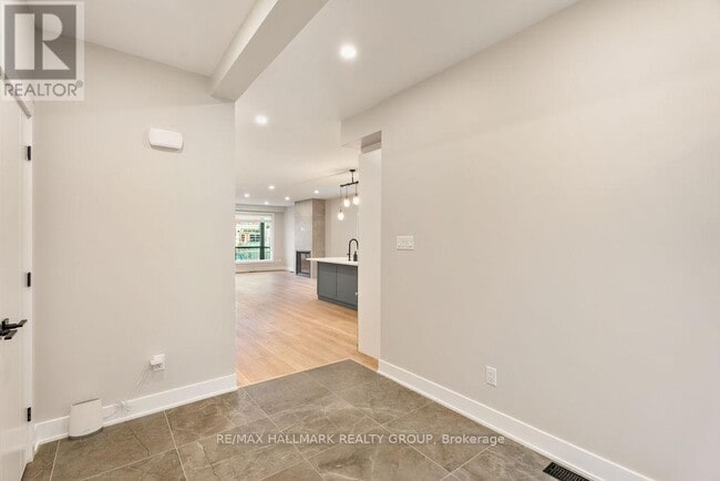 Building Photo - 72 Armstrong St