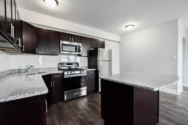 Building Photo - 1608 Sherwin