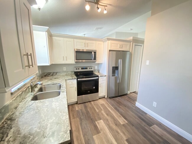 Building Photo - 2439 Harbor Town Dr