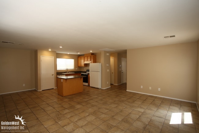 Building Photo - Beautiful Two Story 3Bdm 2.5Ba Home in Nor...