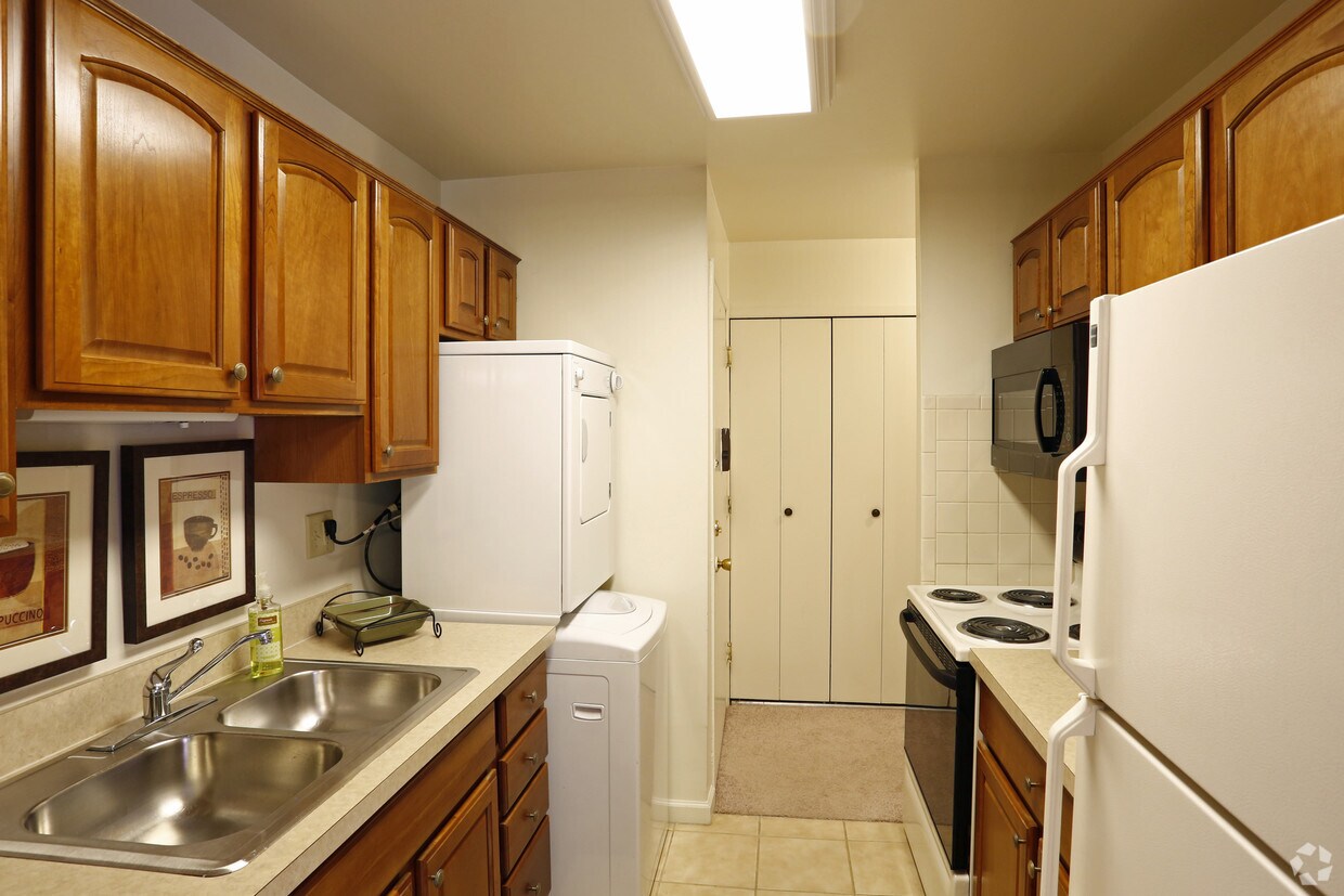 South Glen Apartments Apartments in Brownstown, MI