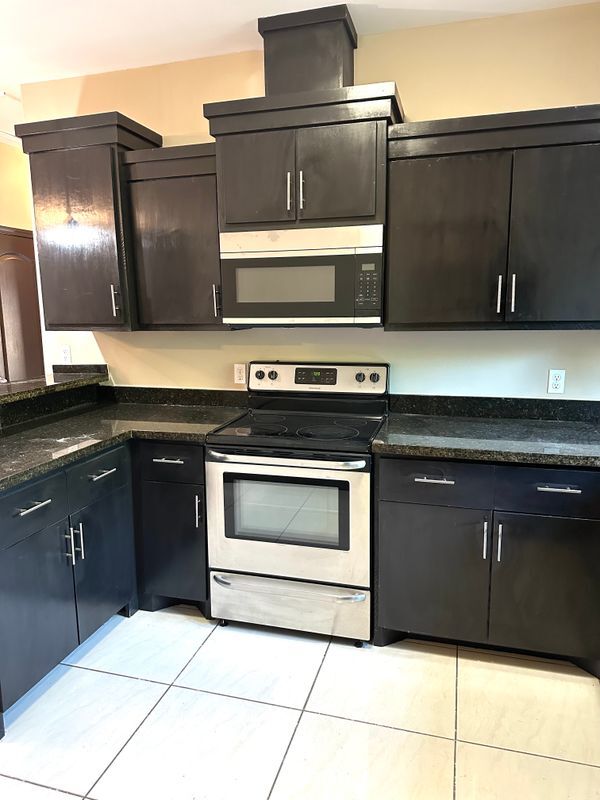 Building Photo - 537 Wildrose Lane, Apt B