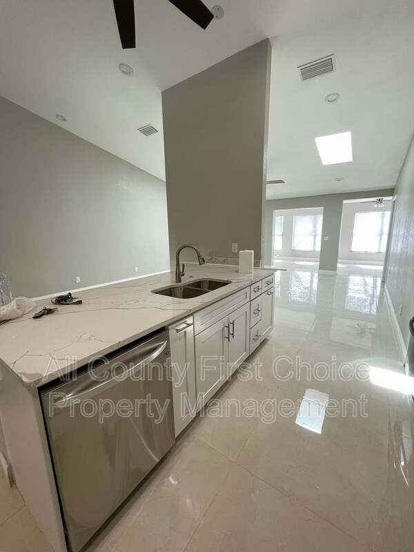 Foto del edificio - 3580 102nd Pl N