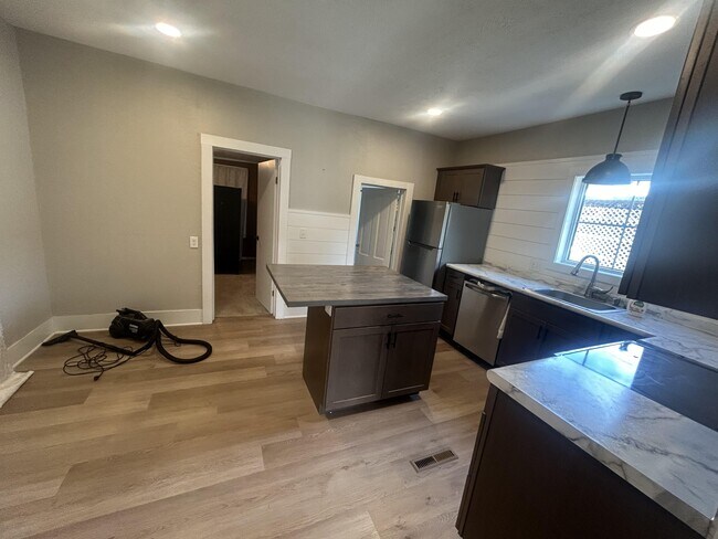 Building Photo - 406 W Alcott Ave