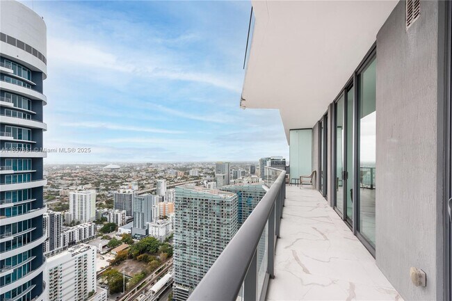 Foto del edificio - 1300 S Miami Ave