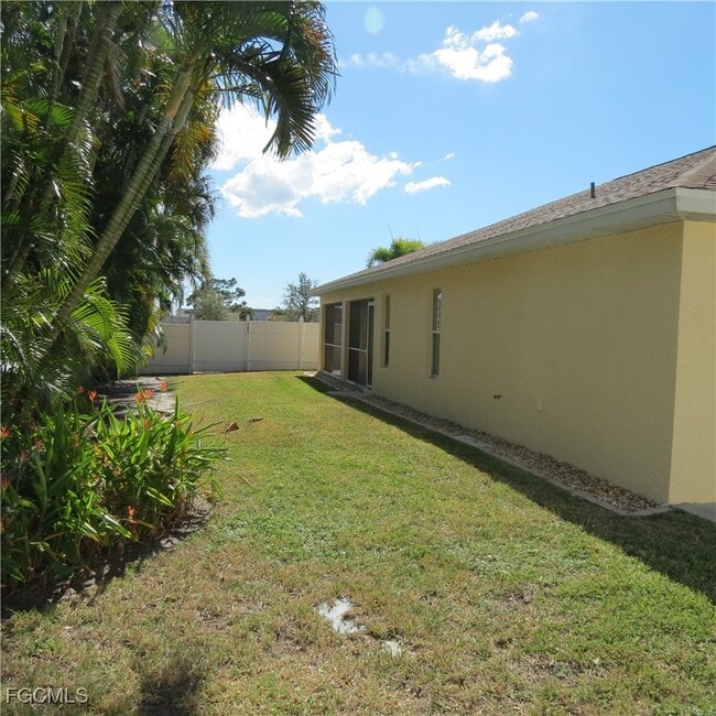 Building Photo - 4145 SW 9th Ave