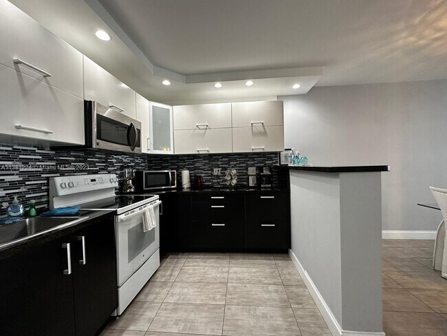 Foto del edificio - 19370 Collins Ave