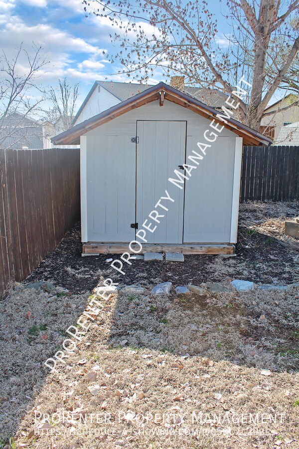 Building Photo - 4252 S Midland Dr