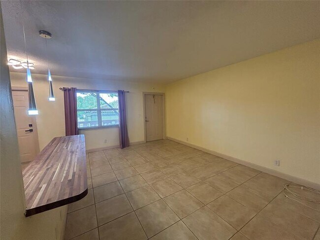 Foto del edificio - 2607 NE 8th Ave