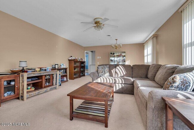 Foto del edificio - 63 Hyannis St