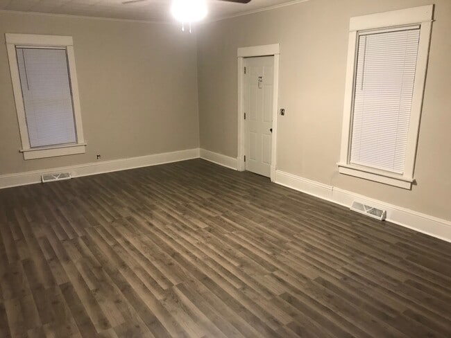 Building Photo - 1320 25th St