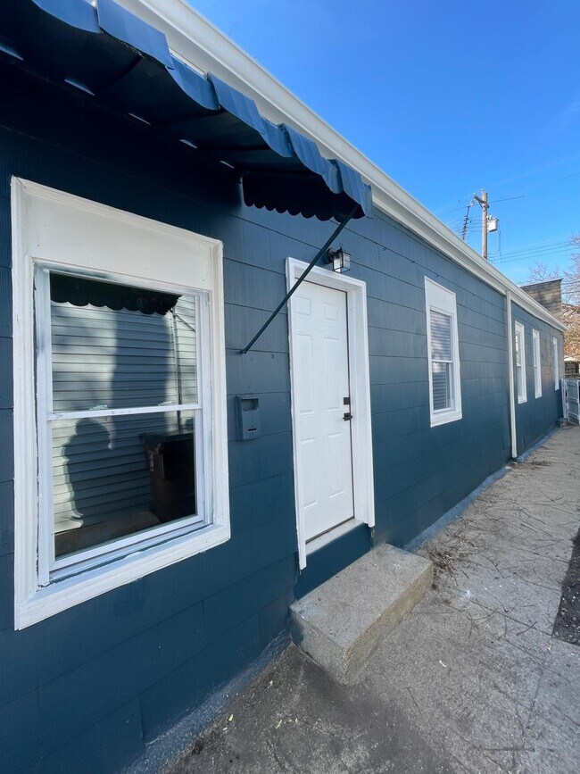 Building Photo - 307 E 13th St