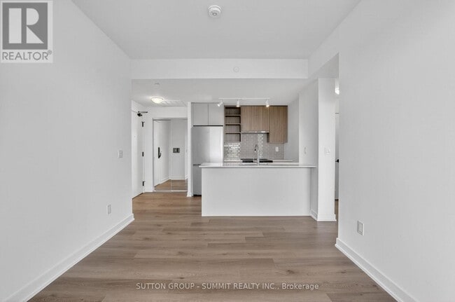 Photo du bâtiment - 2075 Lakeshore Rd.