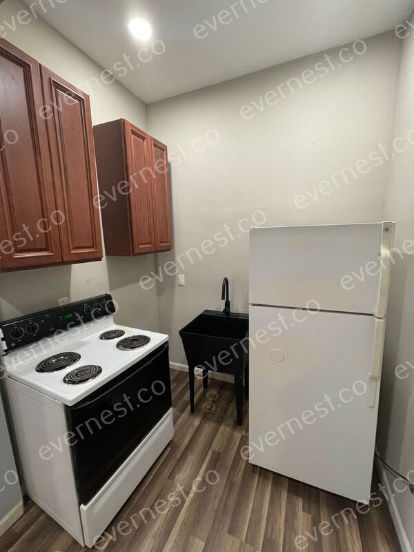 Building Photo - 2863 Hull St