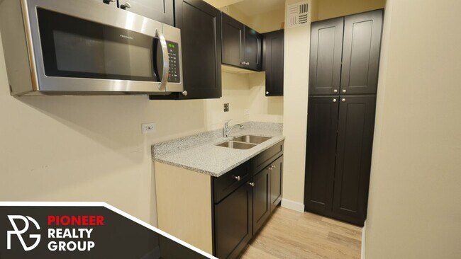 Foto del edificio - 4180 N Marine Dr