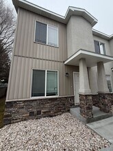 Building Photo - 690 S Saturn Ave