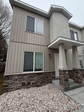 Building Photo - 690 S Saturn Ave