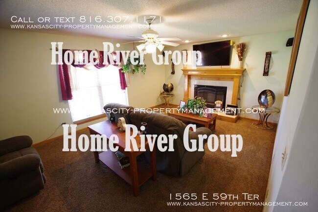 Building Photo - Huge 3 Br 2.5  $1600/mos Citadel Neighborhood