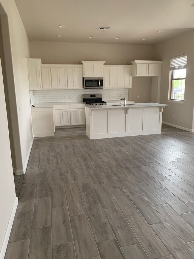 Foto del edificio - 3 bed, 2.5 bath home in the Enclave