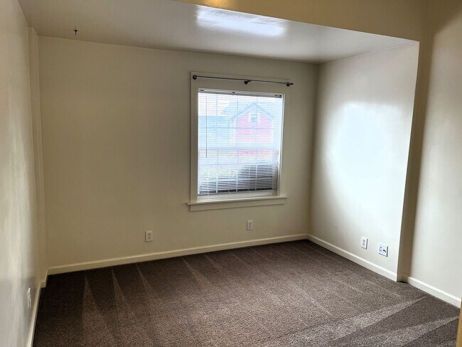 Foto del edificio - Dog Friendly Eureka Home With Fully Fenced...