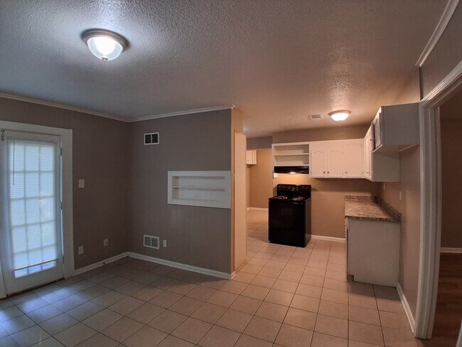Foto del edificio - Large Home For Rent!