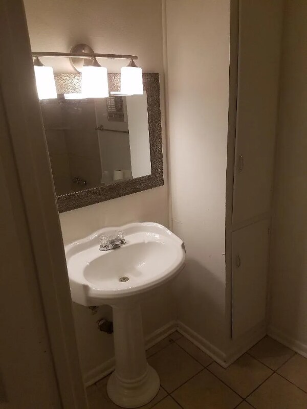 Foto del edificio - 7820 Dorsett Dr