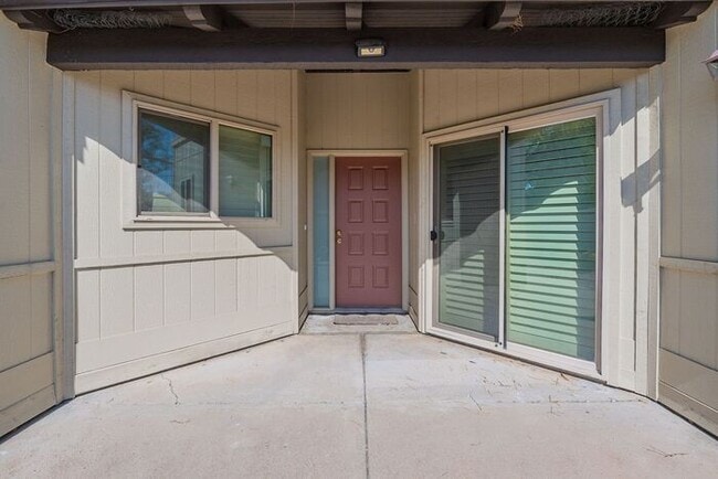 Building Photo - Move-In Ready 2-Bed Tucson Home with Natur...
