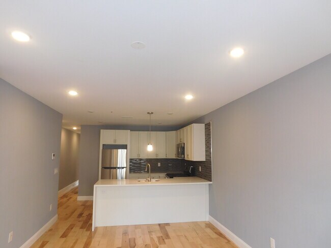 Building Photo - 751 S 17th St