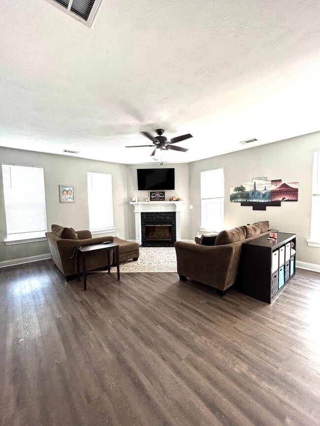 Building Photo - 638 Dunrobin Lane - Columbia County Cutie ...