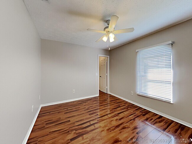 Foto del edificio - 4215 SW Jarmer Rd