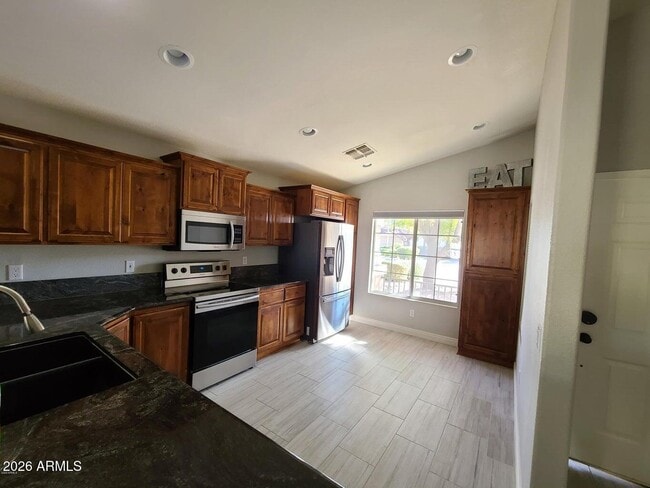 Building Photo - 2324 E Browning Pl