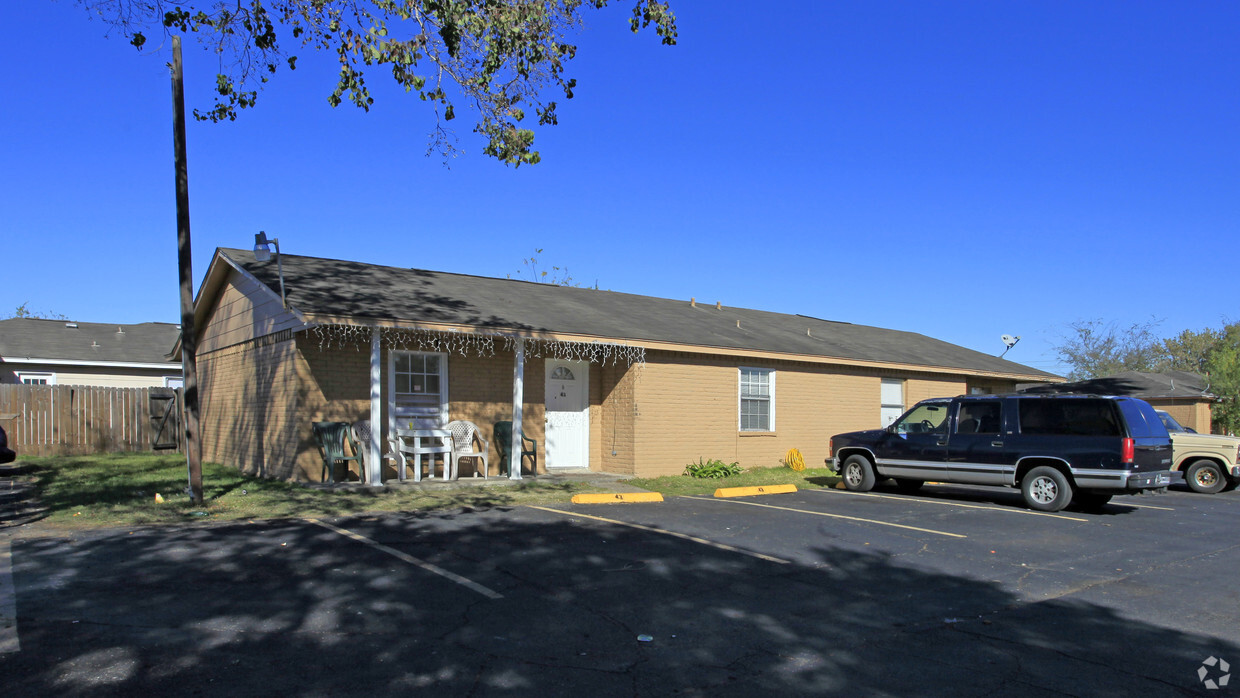 Foto del edificio - Rosenberg Duplex Houses